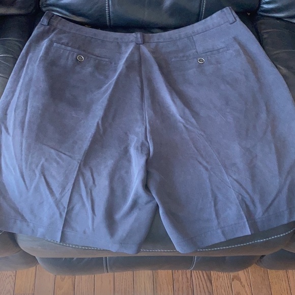 Tommy Bahama Relax Men's Size 38 Black 100% Silk Pleated Front Bermuda Shorts - Picture 11 of 14